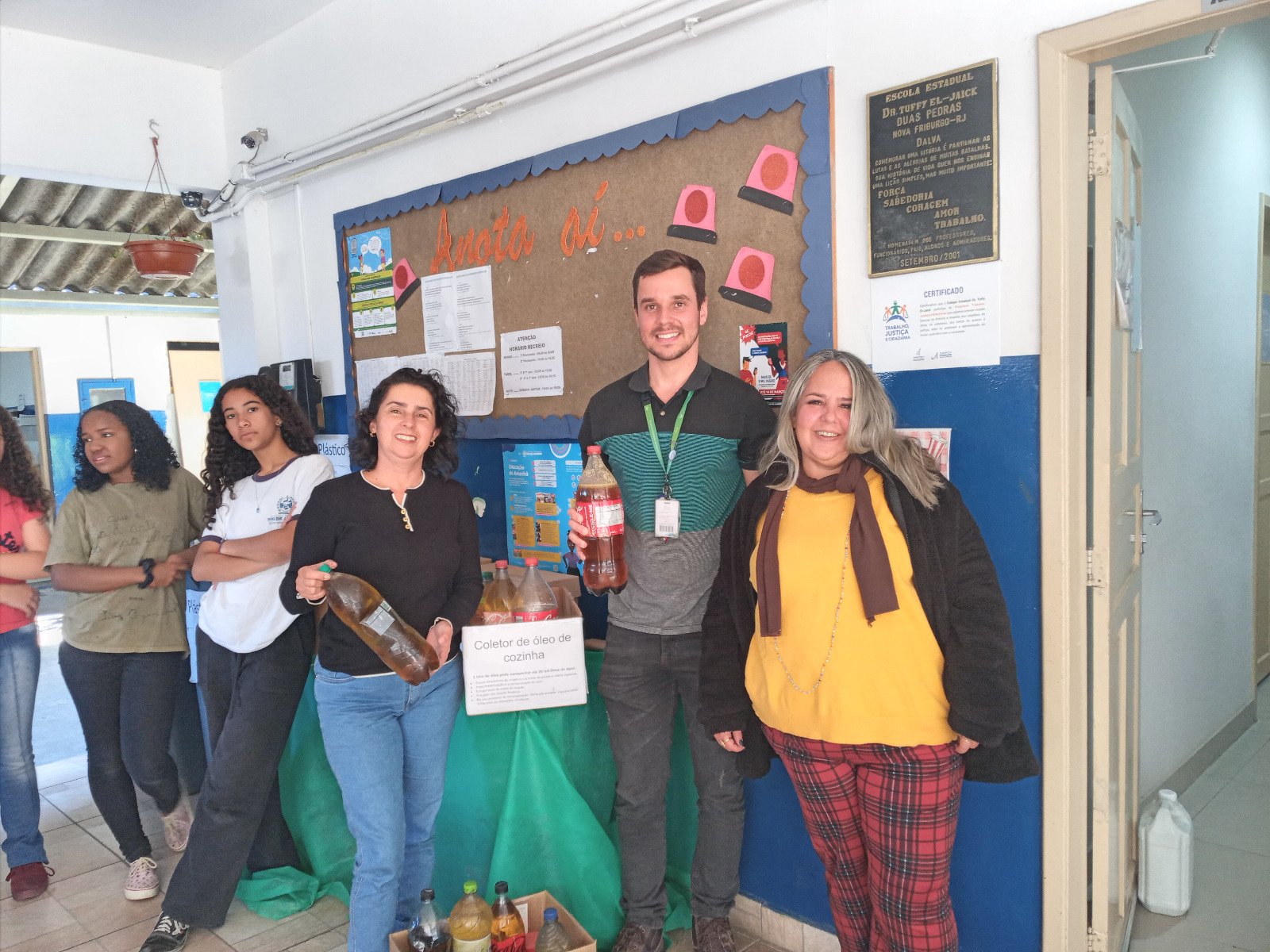 Águas de Nova Friburgo recebe 170 litros de óleo de cozinha usado em gincana promovida com estudantes do município