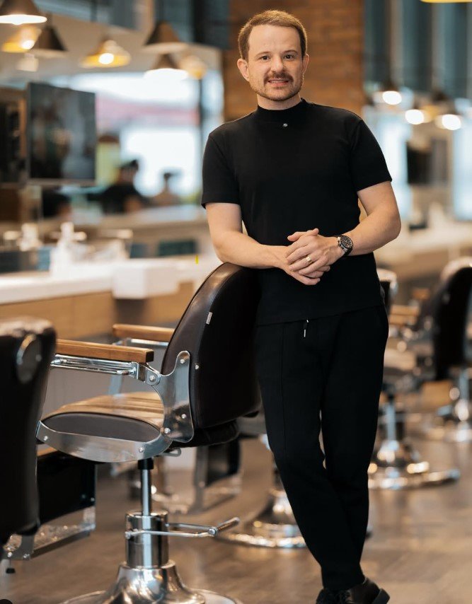 Dos fios alinhados ao visual despojado conheça os cortes de cabelo masculinos que brilham em Vale Tudo Dos fios alinhados ao visual despojado conheça os cortes de cabelo masculinos que brilham em Vale Tudo
