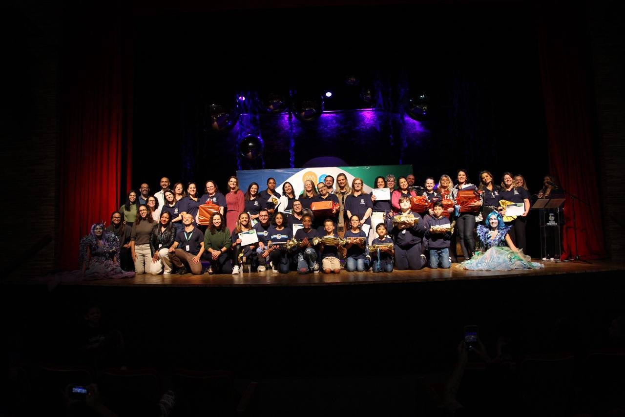 Concurso Amigos da Água premia estudantes, professores e escolas da rede municipal Concurso Amigos da Água premia estudantes, professores e escolas da rede municipal