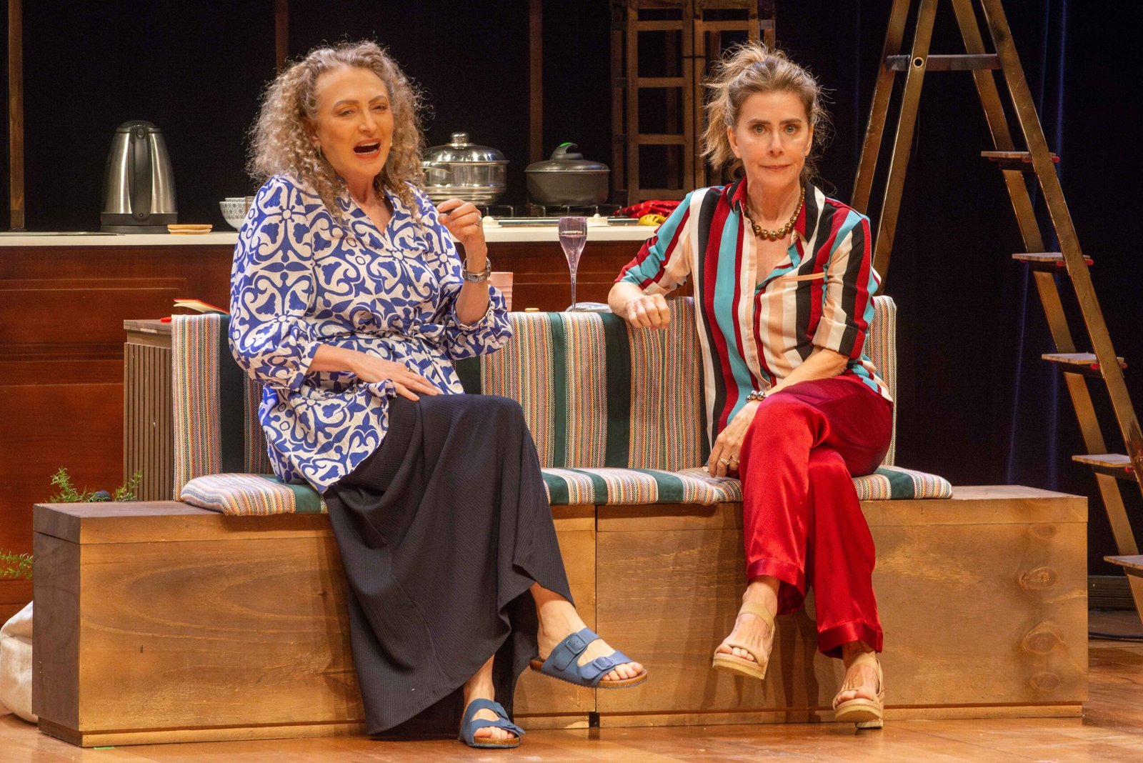 Maitê Proença e Debora Olivieri voltam ao Rio de Janeiro com a comédia “Duas Irmãs & Um Casamento”, no Teatro dos Quatro Maitê Proença e Debora Olivieri voltam ao Rio de Janeiro com a comédia “Duas Irmãs & Um Casamento”, no Teatro dos Quatro