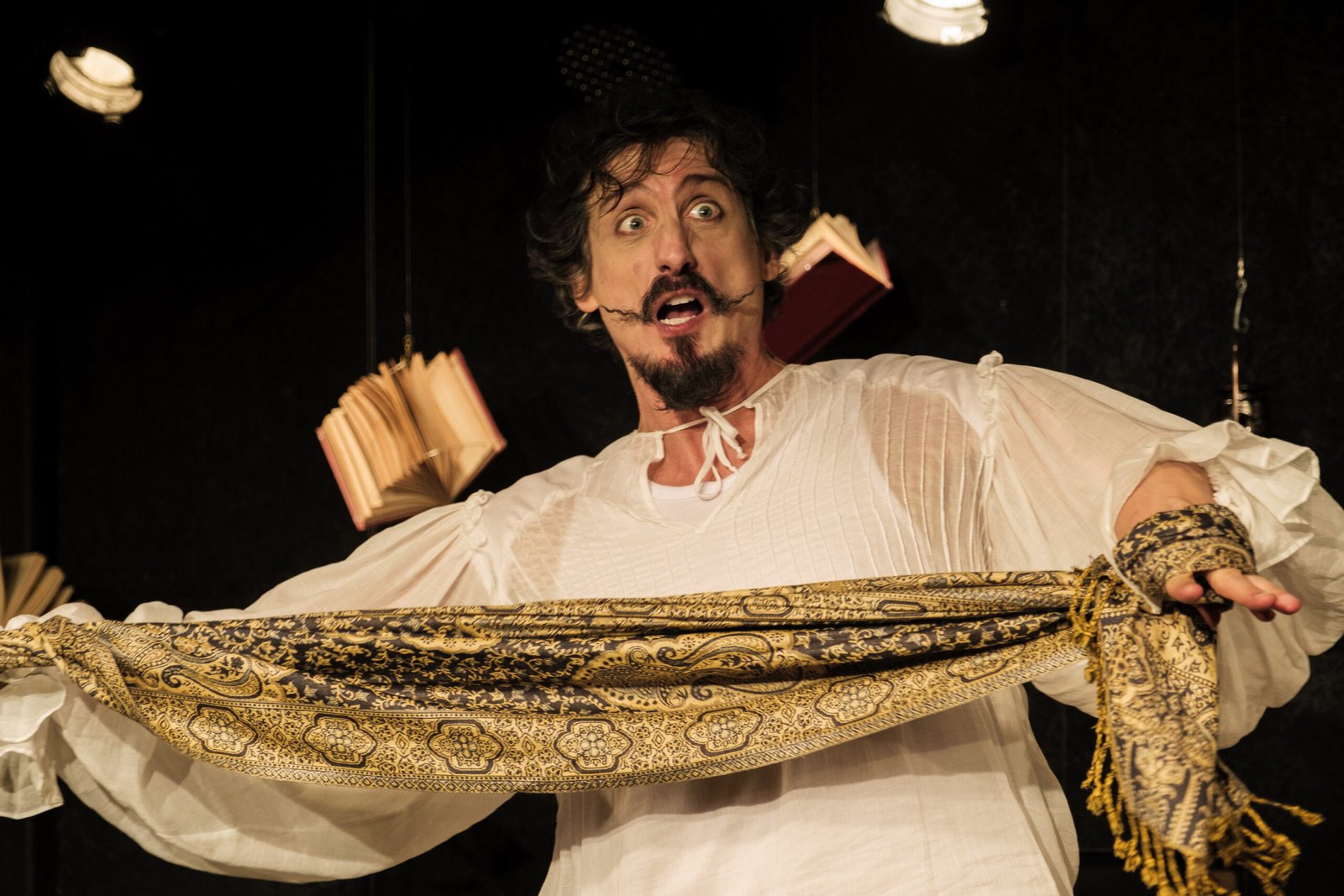 Sucesso de público e crítica, a comédia “As Artimanhas de Molière” volta aos palcos da Cidade das Artes, no Rio Sucesso de público e crítica, a comédia “As Artimanhas de Molière” volta aos palcos da Cidade das Artes, no Rio