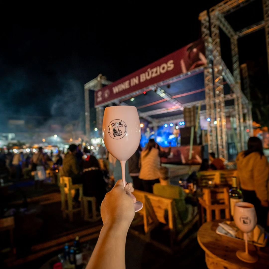 Wine in Búzios 2025: Feira de Vinhos aberta ao público e Experiências exclusivas já à venda Wine in Búzios 2025: Feira de Vinhos aberta ao público e Experiências exclusivas já à venda