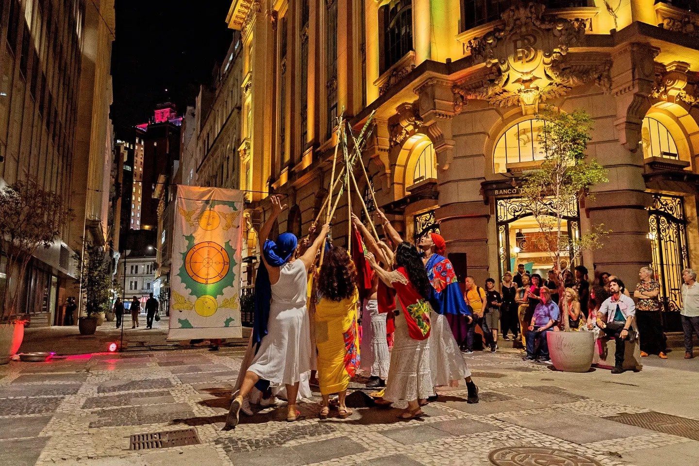 Macumba Poética: espetáculo gratuito de teatro de rua chega ao Méier e no Centro Macumba Poética: espetáculo gratuito de teatro de rua chega ao Méier e no Centro
