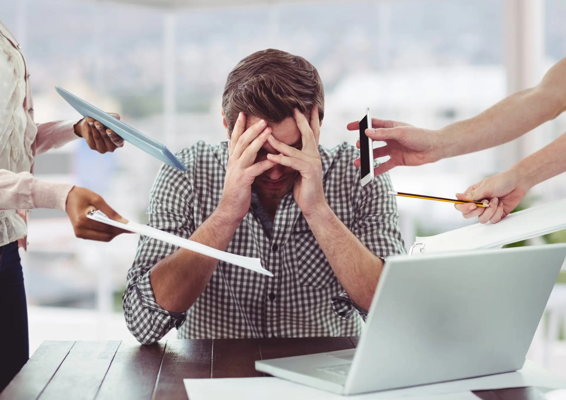 Burnout, depressão e ansiedade: os desafios da saúde mental na medicina Burnout, depressão e ansiedade: os desafios da saúde mental na medicina
