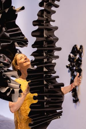 Betina Guelmann encerra exposição com performance e roda de conversa