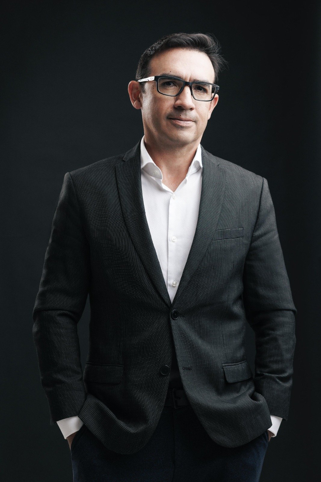 Sem raspar a cabeça: saiba tudo sobre transplante de cabelo e sobrancelha em 2026